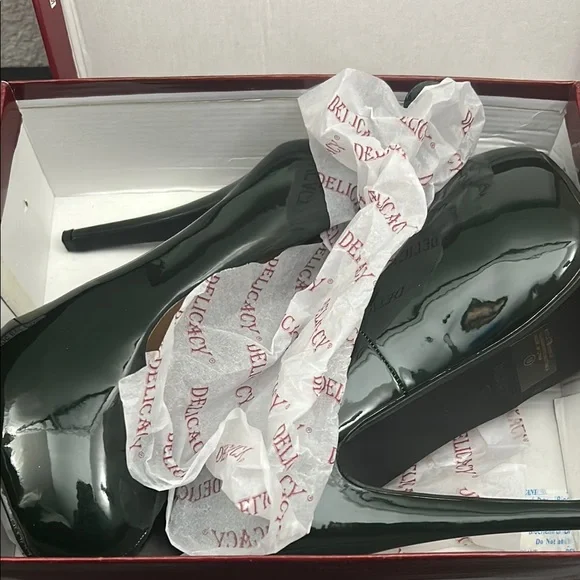 Delicacy Patent Green Heels - Picture 2 of 3